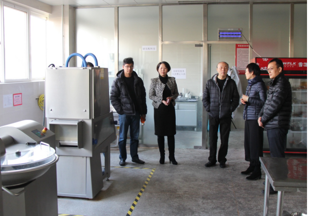 高會長參觀研發室