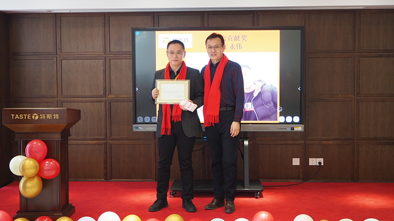 突出貢獻獎 突出貢獻獎